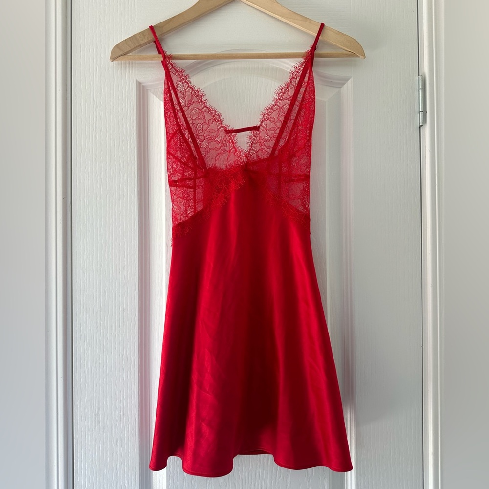 Victoria’s Secret Lace Plunge Slip - Picture 3 of 9